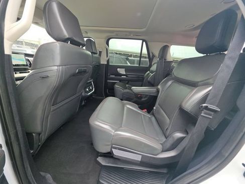 Used 2025 Ford Expedition Active AWD/4WD image 11