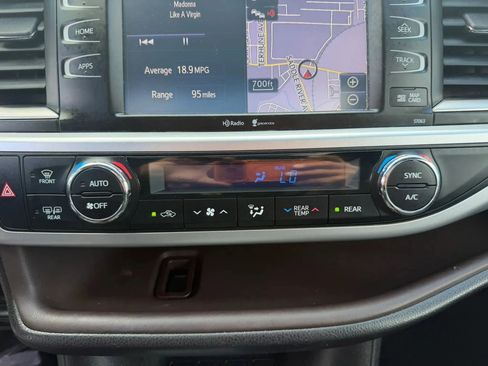 Used 2015 Toyota Highlander XLE AWD/4WD image 19