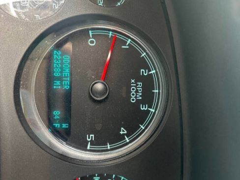 Used 2013 GMC Sierra 2500 Denali w/ Suspension Package, Off-Road image 14