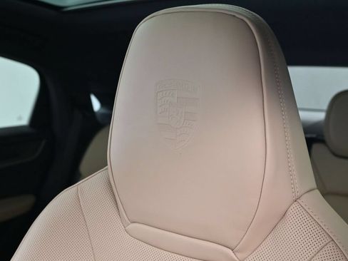 Used 2025 Porsche Cayenne Coupe AWD/4WD image 17