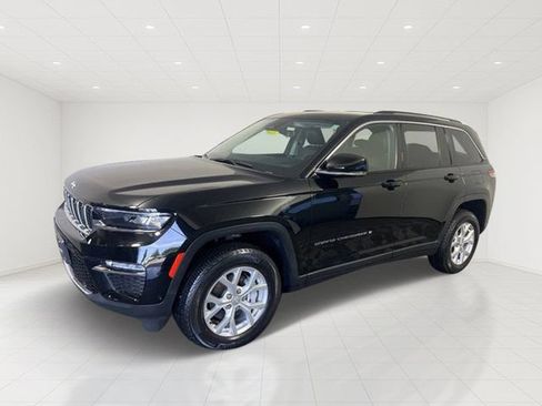 Certified 2023 Jeep Grand Cherokee Limited w/ Luxury Tech Group II AWD/4WD image 3