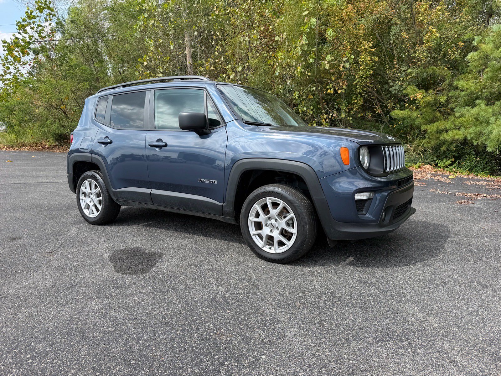 Used 2022 Jeep Renegade Latitude w/ Convenience Group AWD/4WD image 2