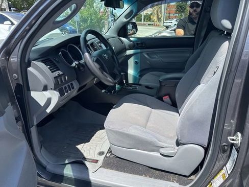 Used 2014 Toyota Tacoma 4x4 Regular Cab image 9