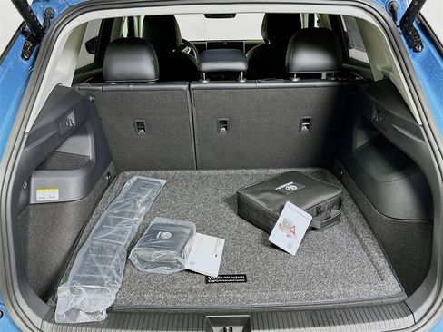 New 2025 Volkswagen Tiguan SE image 16