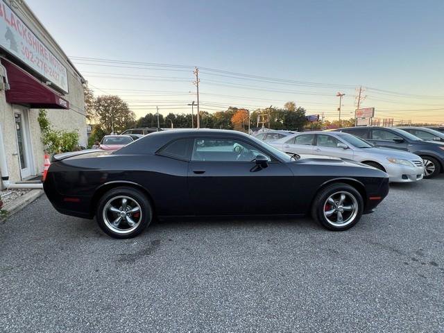 Used 2019 Dodge Challenger SXT w/ Driver Convenience Group RWD image 8