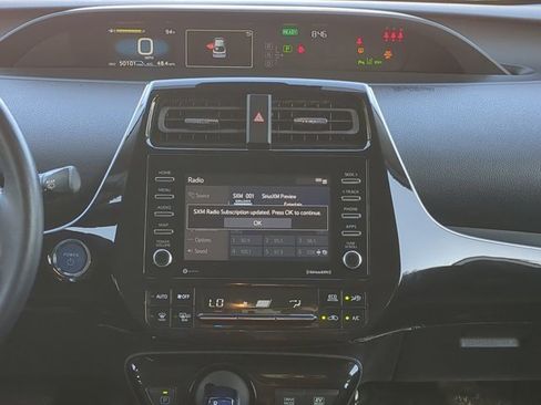 Used 2021 Toyota Prius XLE image 17