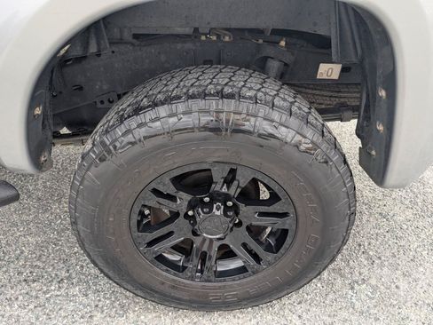 Used 2015 Toyota Tacoma PreRunner w/ SR5 Package RWD image 11