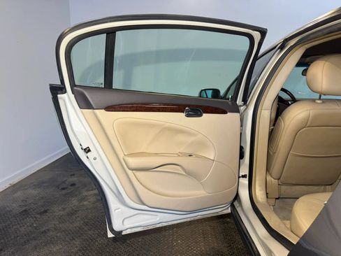 Used 2011 Buick Lucerne CXL FWD image 23