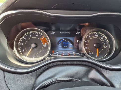 Used 2021 Jeep Cherokee Trailhawk image 8