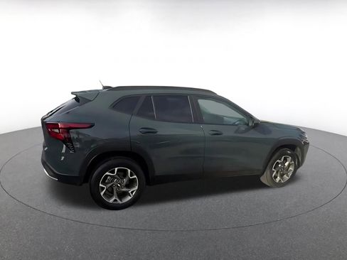 Used 2025 Chevrolet Trax LT w/ LT Convenience Package image 15