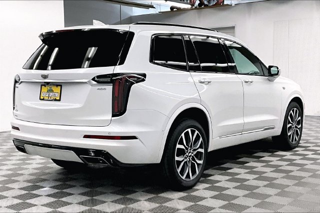 Used 2024 Cadillac XT6 Sport w/ Technology Package AWD/4WD image 13