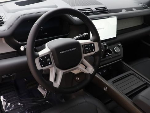 New 2024 Land Rover Defender 110 SE image 8