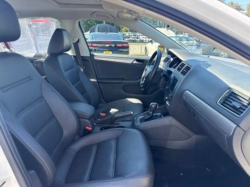 Used 2017 Volkswagen Jetta SE FWD image 9