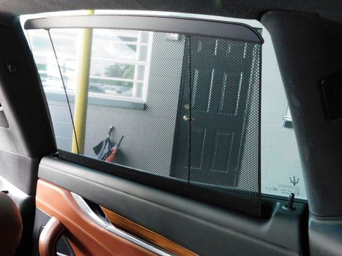 Used 2017 Maserati Levante w/ Luxury Package image 20