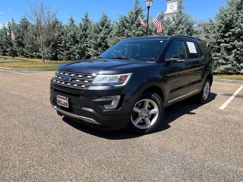 Used 2017 Ford Explorer XLT AWD/4WD image 55