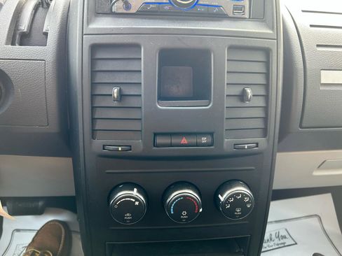 Used 2009 Dodge Grand Caravan SE image 20