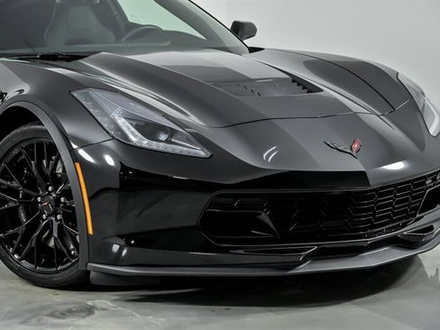 Used 2019 Chevrolet Corvette Grand Sport w/ Carbon Flash Badge Package RWD image 2