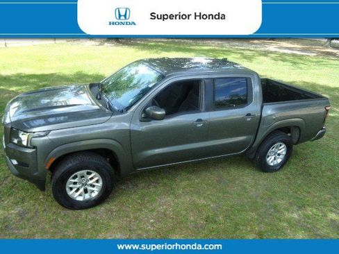Used 2024 Nissan Frontier SV image 1