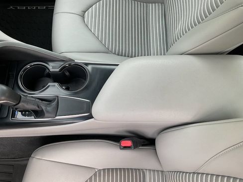 Used 2018 Toyota Camry SE w/ Moonroof Package FWD image 24