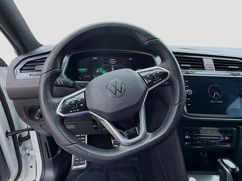 Used 2023 Volkswagen Tiguan SE R-Line FWD image 10