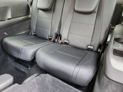 Used 2025 Mercedes-Benz GLS 450 4MATIC image 12