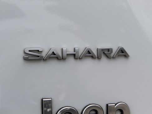 Used 2020 Jeep Wrangler Unlimited Sahara w/ Cold Weather Group AWD/4WD image 30