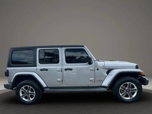Used 2018 Jeep Wrangler Unlimited Sahara w/ Dual Top Group AWD/4WD image 4