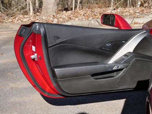 Used 2014 Chevrolet Corvette Stingray Convertible w/ 2LT Preferred Equipment Group RWD image 26