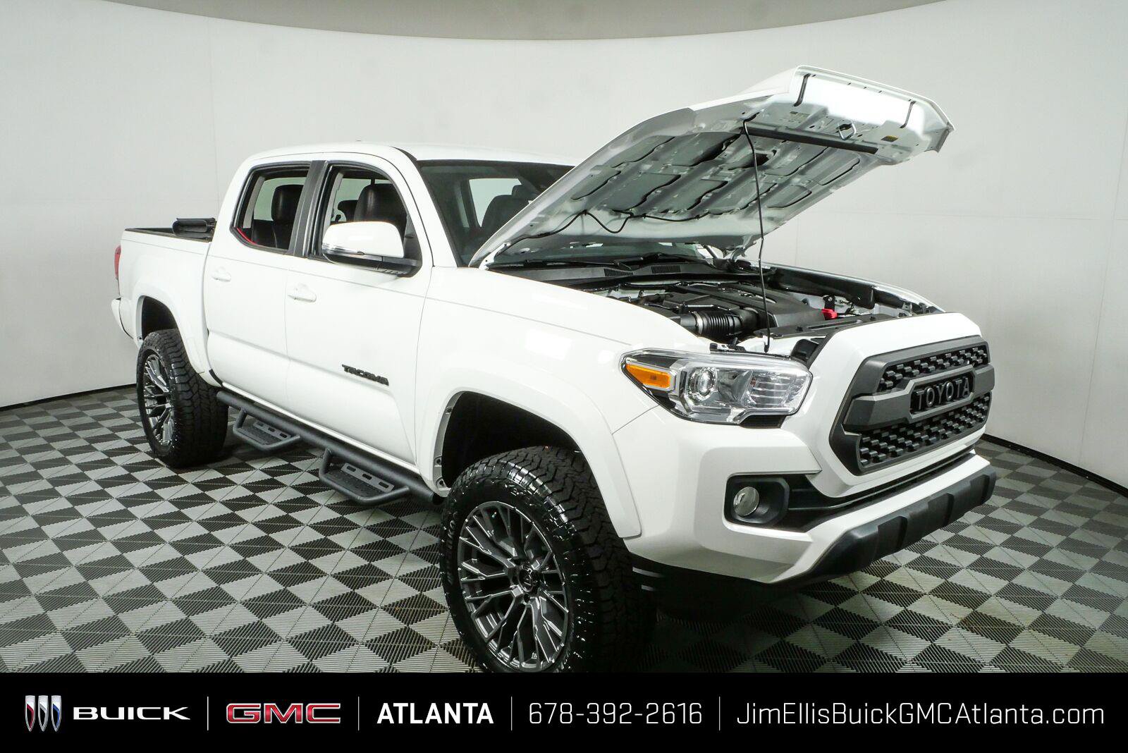 Used 2022 Toyota Tacoma SR5 w/ Technology Package RWD image 32
