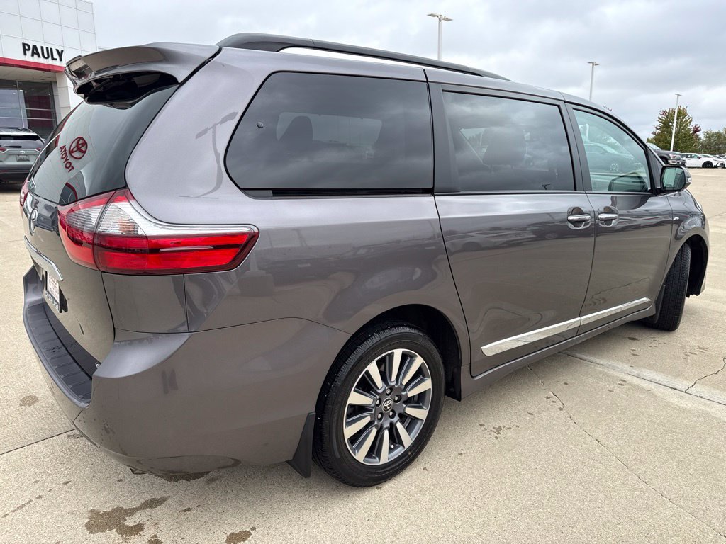 Used 2020 Toyota Sienna Limited Premium AWD/4WD image 3