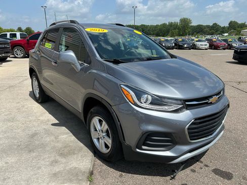 Used 2019 Chevrolet Trax LT w/ LT Convenience Package AWD/4WD image 3