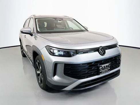 New 2026 Volkswagen Tiguan SE AWD/4WD image 1