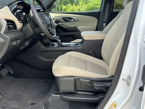 Used 2023 Chevrolet Traverse LS FWD image 11