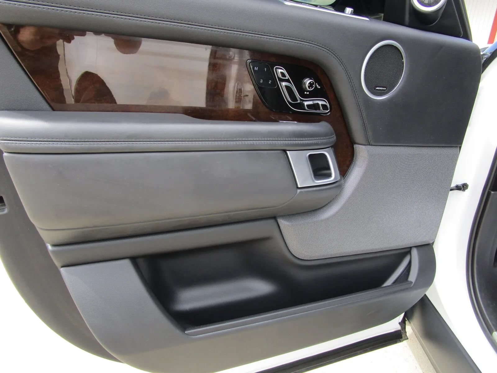 Used 2020 Land Rover Range Rover HSE AWD/4WD image 11