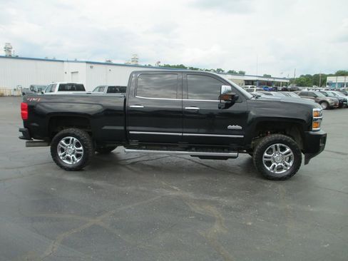 Used 2018 Chevrolet Silverado 2500 High Country w/ Duramax Plus Package AWD/4WD image 4
