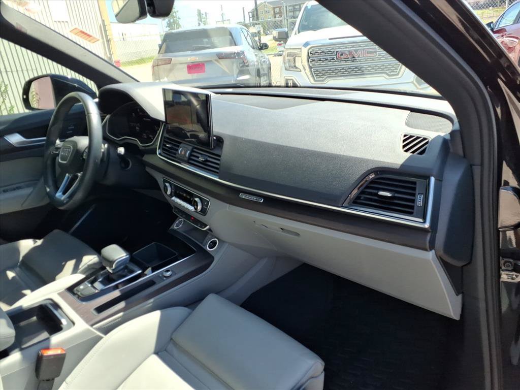 Used 2022 Audi Q5 2.0T Premium Plus w/ Premium Plus Package AWD/4WD image 16
