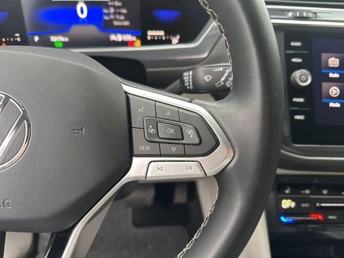 Used 2022 Volkswagen Tiguan SE image 16