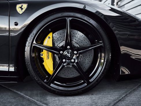 Used 2015 Ferrari 458 Spider RWD image 31