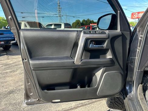 Used 2021 Toyota 4Runner SR5 AWD/4WD image 14
