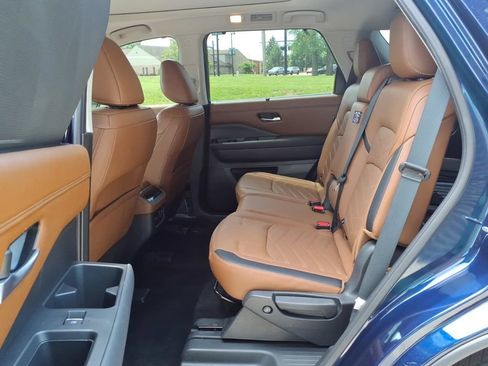 Used 2025 Nissan Pathfinder Platinum w/ Cargo Package AWD/4WD image 25