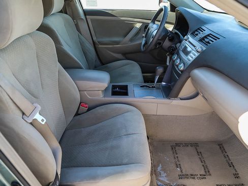 Used 2009 Toyota Camry LE FWD image 16