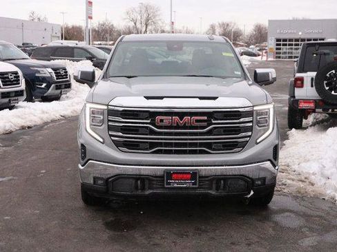 Used 2025 GMC Sierra 1500 SLT image 4