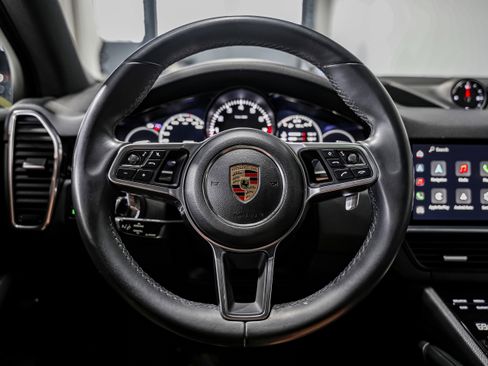 Used 2022 Porsche Cayenne S image 11