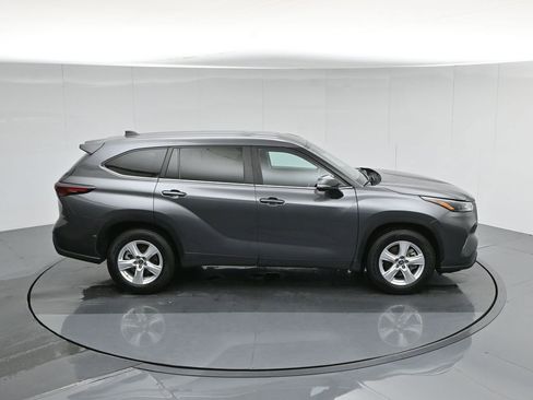 Used 2024 Toyota Highlander LE image 46