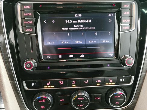 Used 2017 Volkswagen Passat 1.8T SE image 19