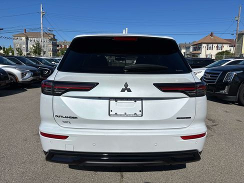 New 2026 Mitsubishi Outlander LE AWD/4WD image 3