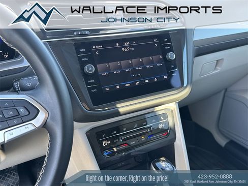 Certified 2022 Volkswagen Tiguan SE image 17