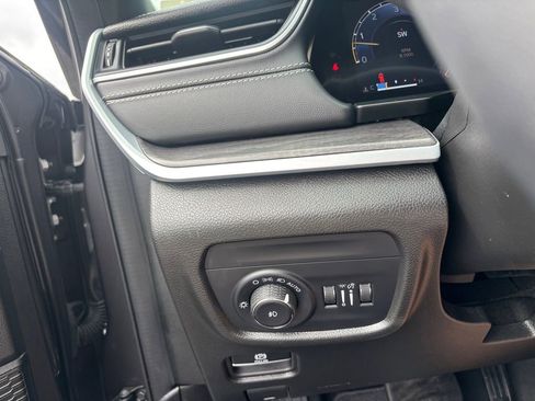 Used 2024 Jeep Grand Cherokee L Limited image 20