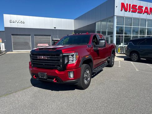 Used 2022 GMC Sierra 2500 AT4 w/ AT4 Preferred Package AWD/4WD image 3
