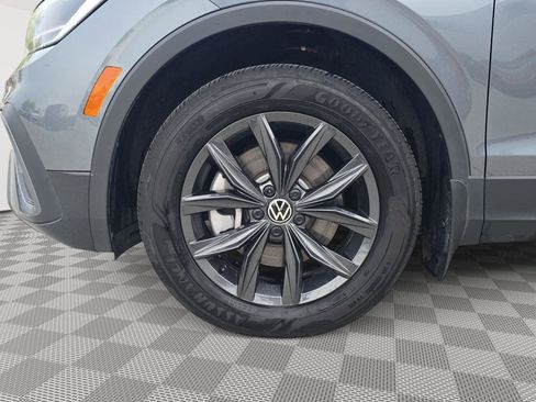 Certified 2024 Volkswagen Tiguan SE w/ Panoramic Sunroof Package AWD/4WD image 6